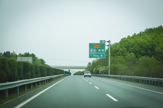 高速公路指示牌的設(shè)計 高效引導與安全保障的藝術(shù)